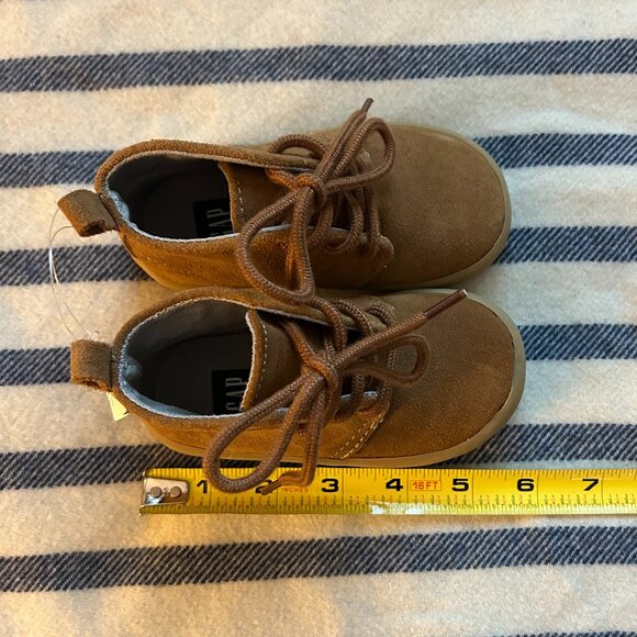 BABY GAP Boy's Toddler Size 5 Tan Suede Chukka Boots - Picture 10 of 13